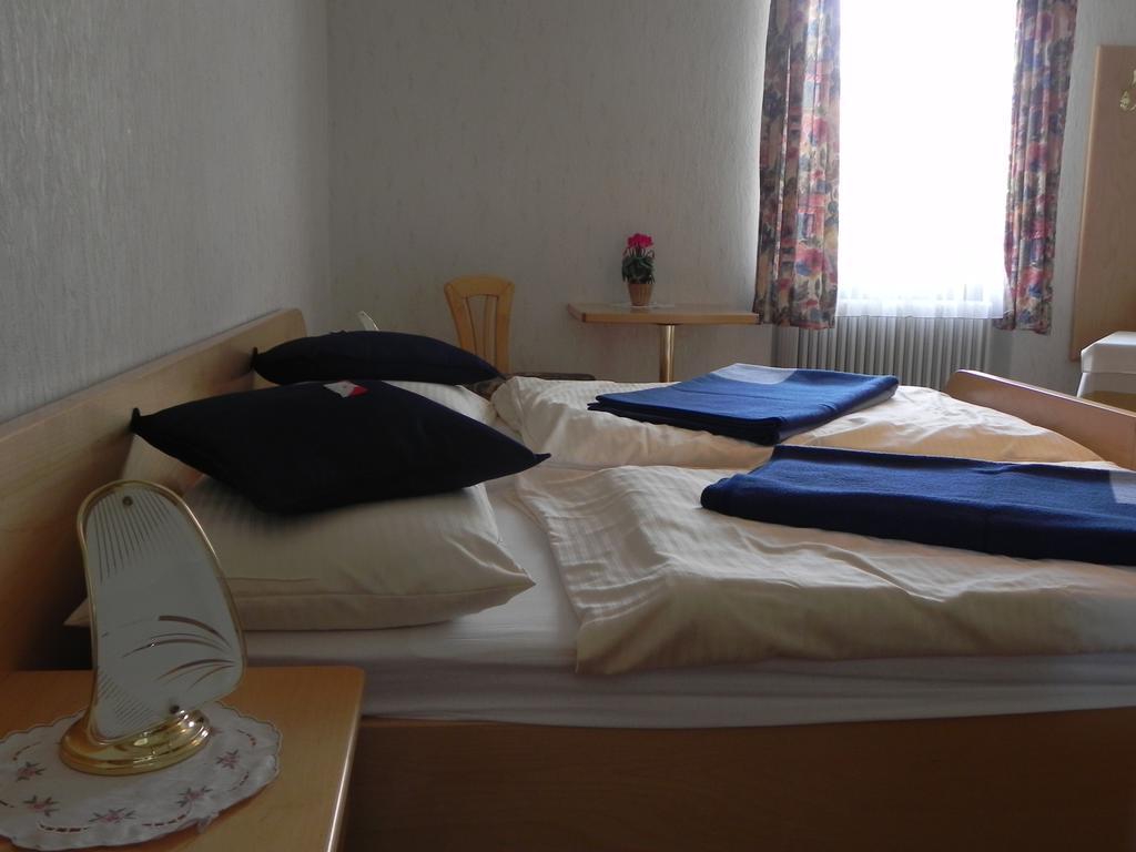 Gasthof Gruener Baum Kirchberg am Wechsel Chambre photo